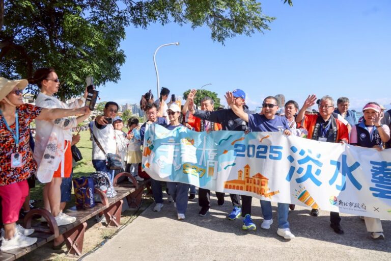淡水藝術嘉年華登場　侯友宜踩街共享淡江大橋河海風光