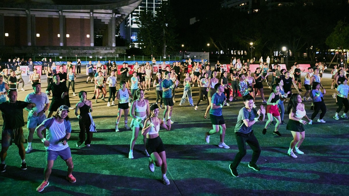 加拿大運動服飾品牌 lululemon 發起「Move Taipei」系列活動舞動台北 點亮台北 101「呼吸指引練習」照亮台北城 加拿大運動服飾品牌 lululemon 發起「Move Taipei」系列活動舞動台北 點亮台北 101「呼吸指引練習」照亮台北城