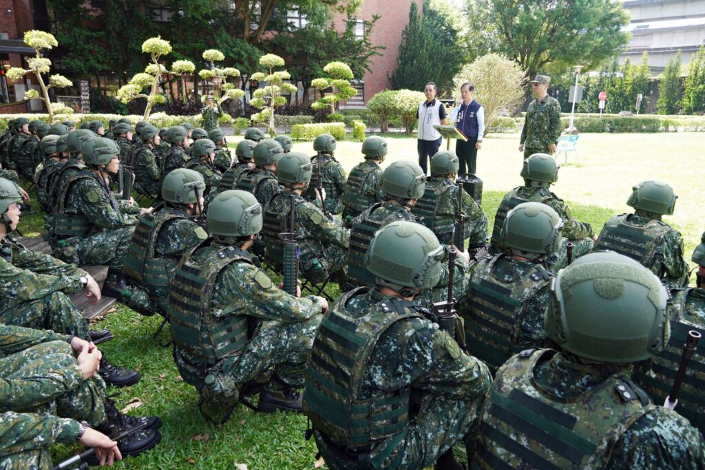 北市兵役局赴教育召集訓練　致贈慰勞品向官兵致敬