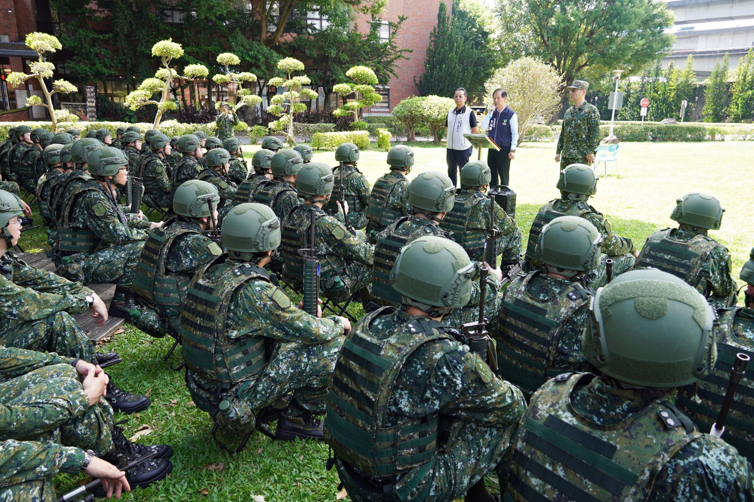 北市兵役局赴教育召集訓練　致贈慰勞品向官兵致敬