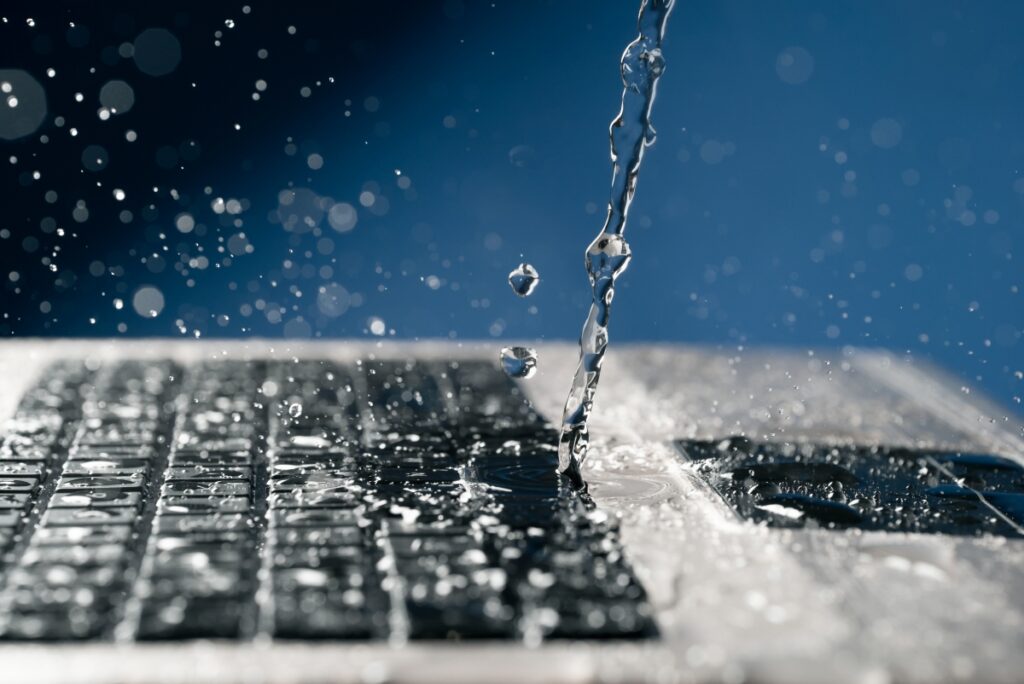 Mac泡水維修該怎麼做？緊急處理4大步驟完整解析