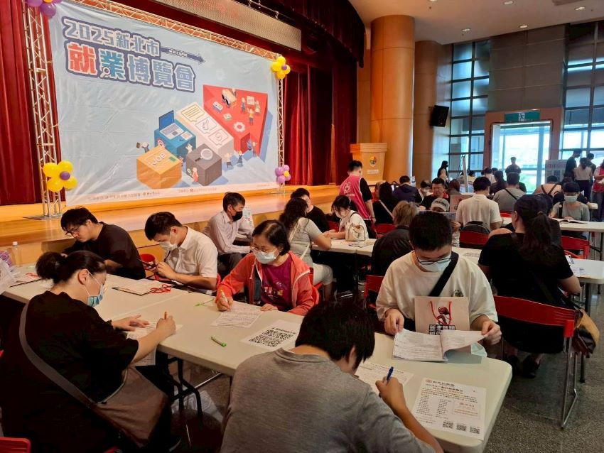 新北就博會求職大作戰！ 榮服處專區服務退除役官兵