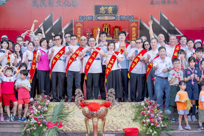 義起轉新北 侯友宜「挑擔奉飯」進場掀高潮