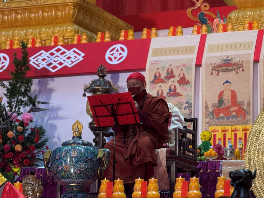 靈鷲山水陸空法會 侯友宜供燈為眾生祈福