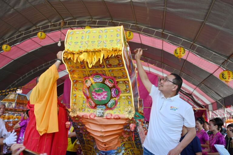 祈求一切順暢平安     淡水河祭路祭薦拔祈福大法會