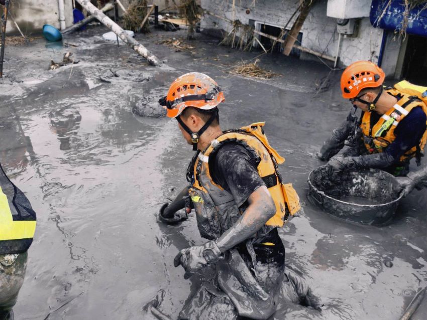 搶救光復鄉 新北消奮戰6日不間斷 搶救光復鄉 新北消奮戰6日不間斷