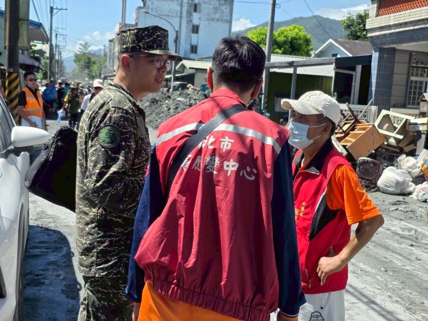 加速光復環境復原 新北環保局出動20輛機具