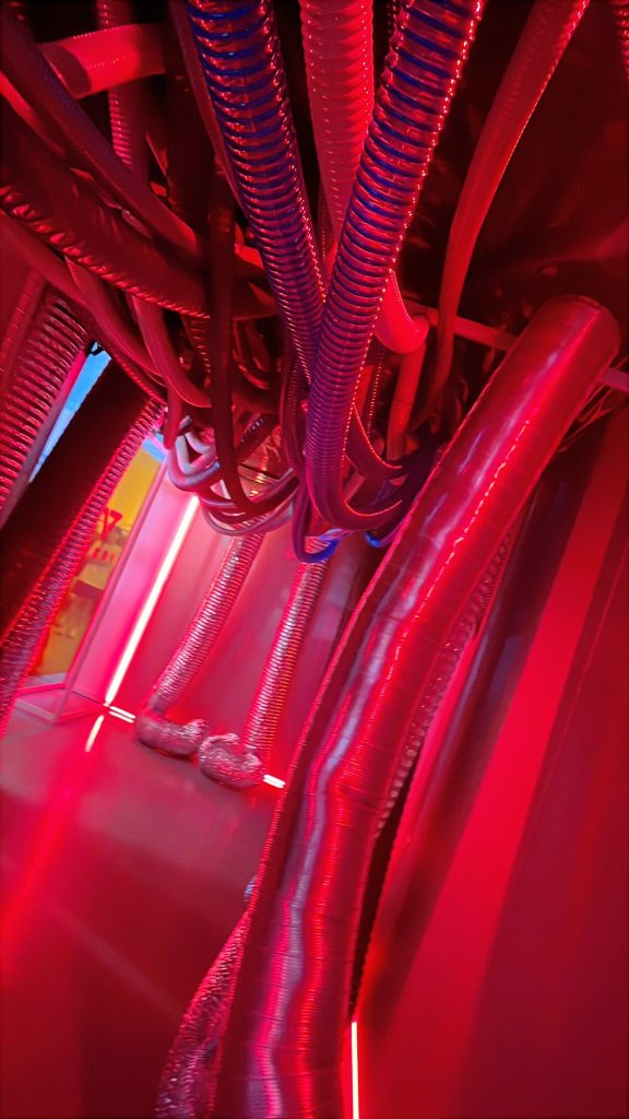 《聯名恐懼》運動時尚跨界IP， 趕搭「黯黑」美學。