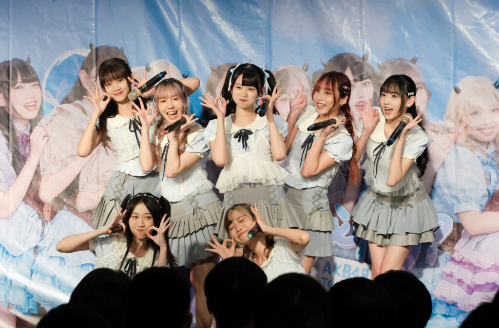 AKB48 Team TP七週年大爆發!十單實體專輯狂銷5000張 手渡會粉絲擠爆嗨翻 AKB48 Team TP七週年大爆發!十單實體專輯狂銷5000張 手渡會粉絲擠爆嗨翻