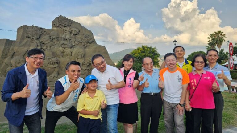 視察城市沙雕展    侯加碼展期及沙雕師工作坊