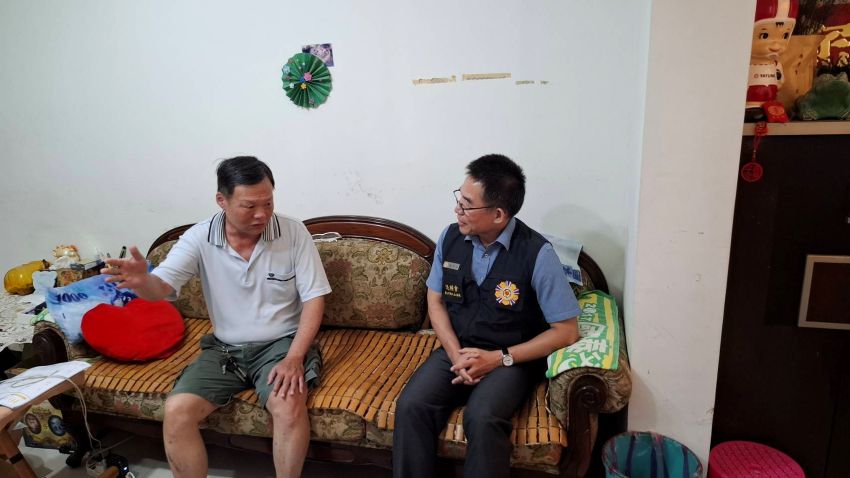 《圖說》黃信仁處長除了帶去溫暖的問候，也轉達輔導會嚴主委對榮民眷的真摯關懷。〈臺北市榮服處提供〉