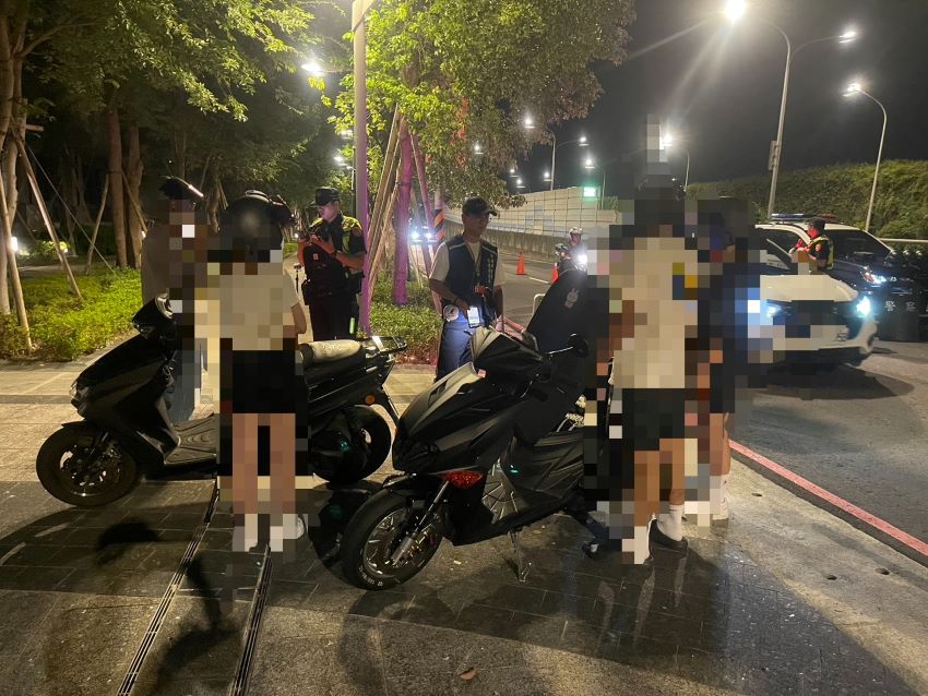 《圖說》中和分局會同環保局於民眾反映改裝車輛出沒路段，執行取締專案。〈中和分局提供〉