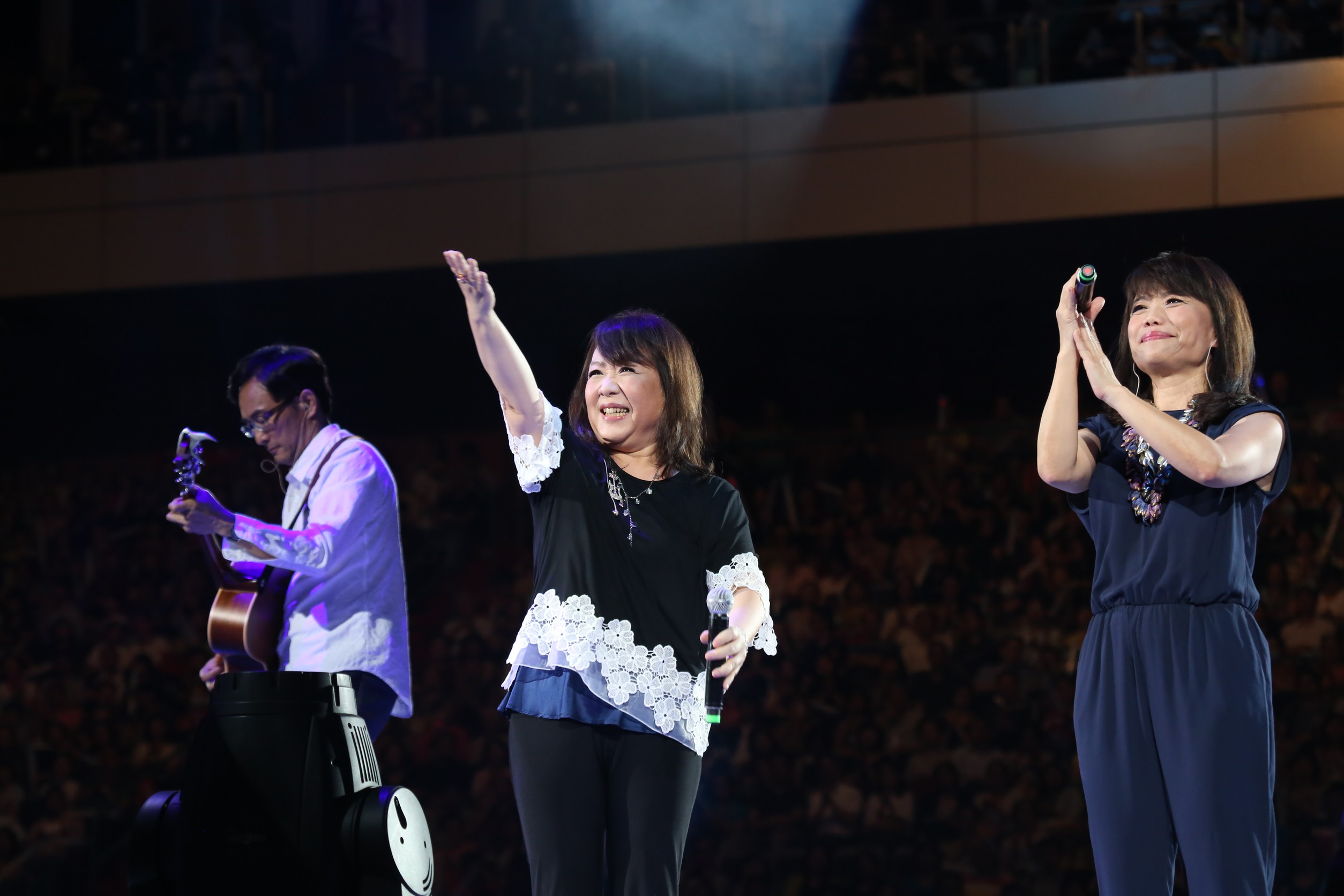 民歌大巨蛋「海歸派」星光齊聚呼應中秋「月圓人團圓」秦祥林熱情響應集體總動員「回家」歡唱團聚