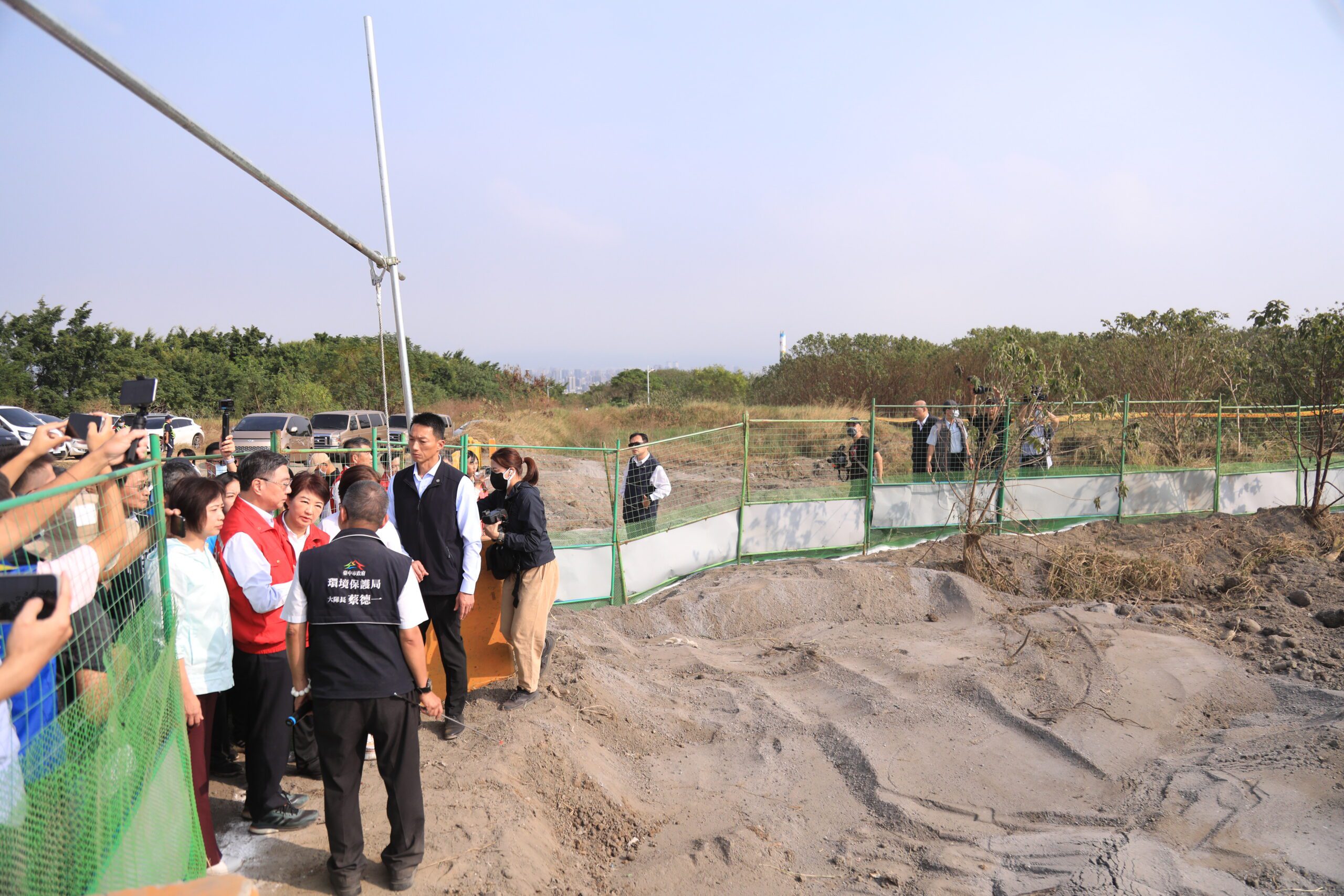 行政院長肯定文山掩埋場廚餘去化明顯改善 盧市長:全力配合中央政策 確保防疫與環保並行 行政院長肯定文山掩埋場廚餘去化明顯改善 盧市長:全力配合中央政策 確保防疫與環保並行