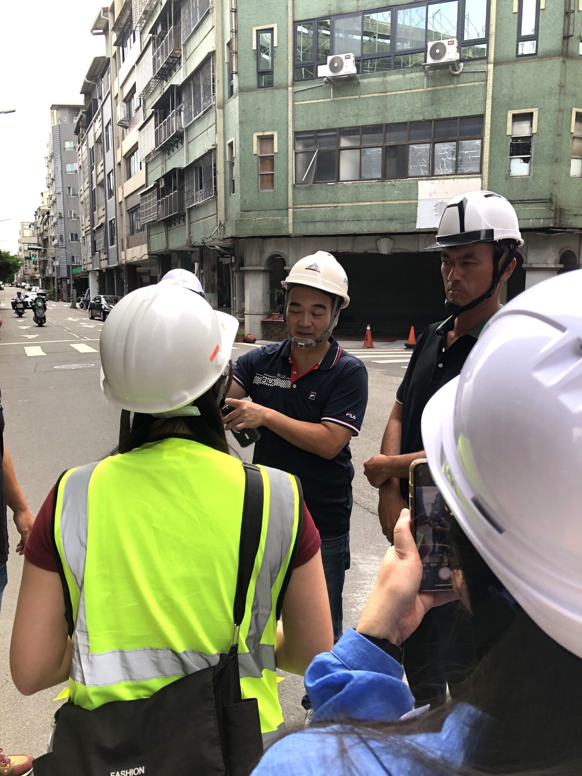 中央市場鷹架倒塌 中市府召開應變會議強化工地安全與鄰里溝通 中央市場鷹架倒塌 中市府召開應變會議強化工地安全與鄰里溝通