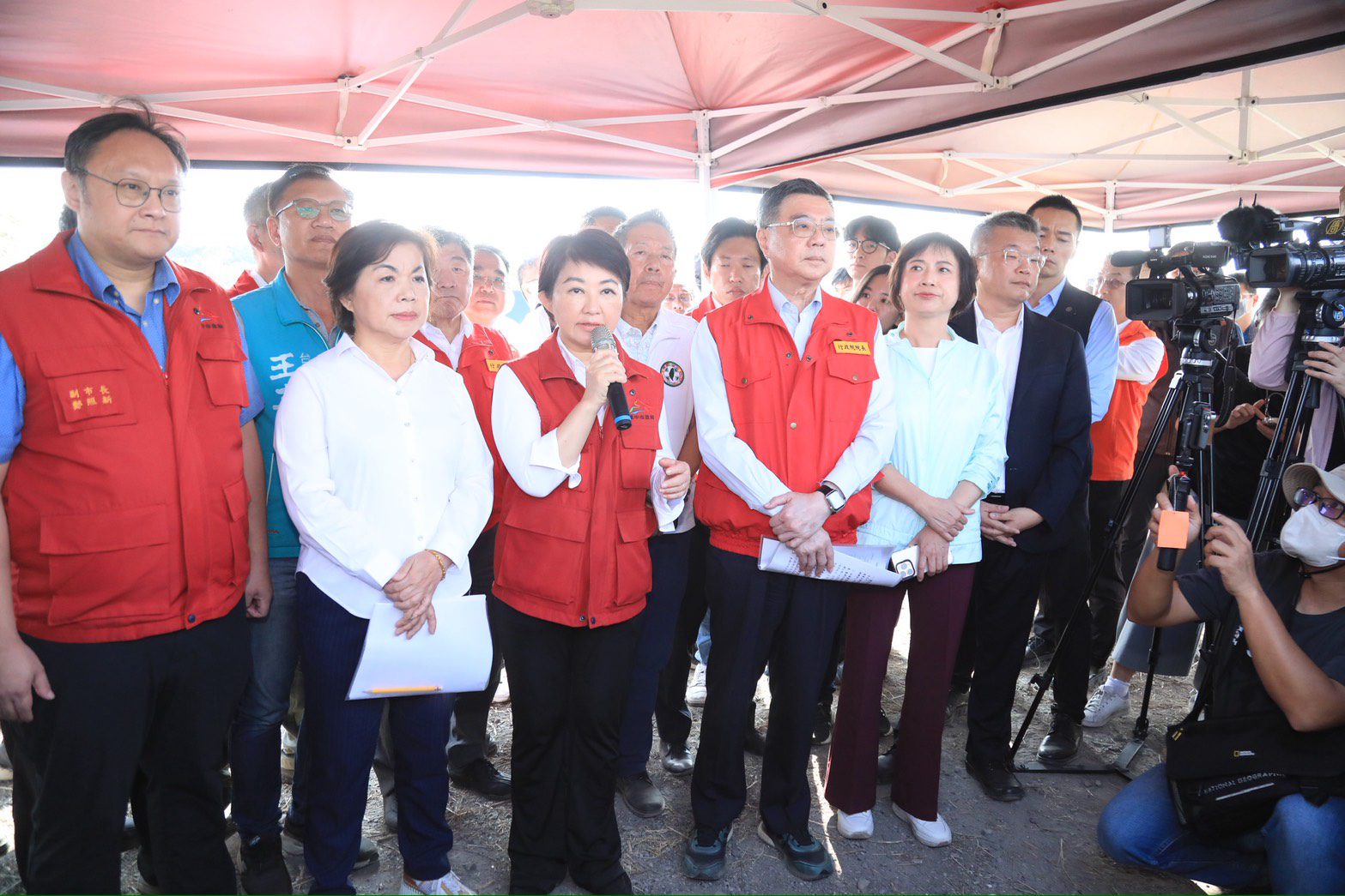 行政院長肯定文山掩埋場廚餘去化明顯改善 盧市長:全力配合中央政策 確保防疫與環保並行 行政院長肯定文山掩埋場廚餘去化明顯改善 盧市長:全力配合中央政策 確保防疫與環保並行