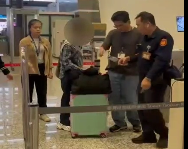 孔雅在登機前一刻遭到員警攔查，表情茫然，最終也受到法律制裁。