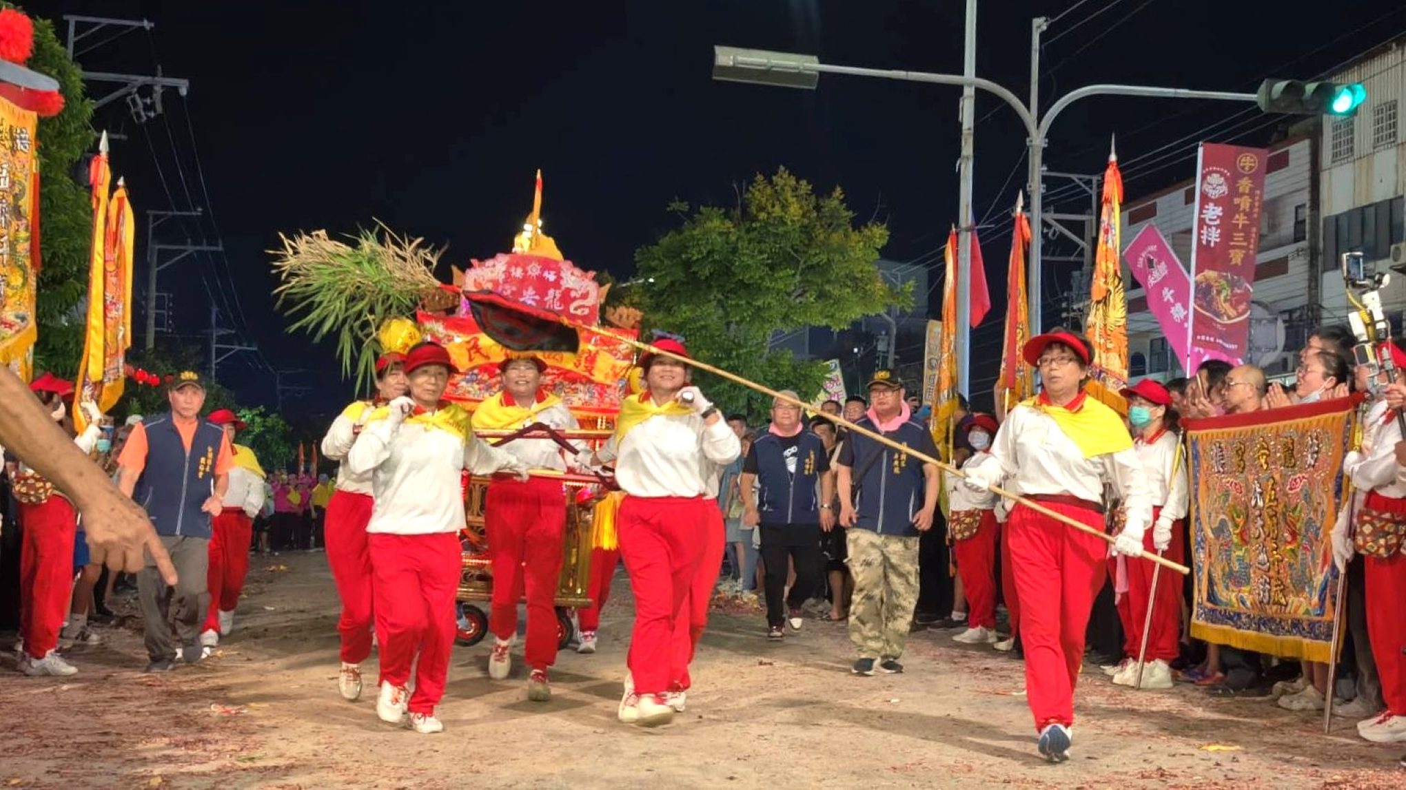 大庄媽7天6夜進香回鑾　海線「跑大轎」接駕 民政局長祈求國泰民安 | 索引新聞 INDEX News