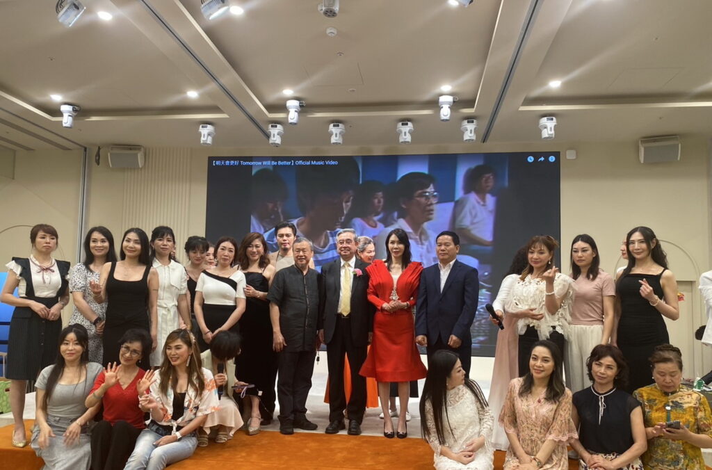 台灣新住民經貿文化交流協會「華服」發表秀 賀樺:昂首闊步愛心付出促進兩岸交流 台灣新住民經貿文化交流協會「華服」發表秀 賀樺:昂首闊步愛心付出促進兩岸交流