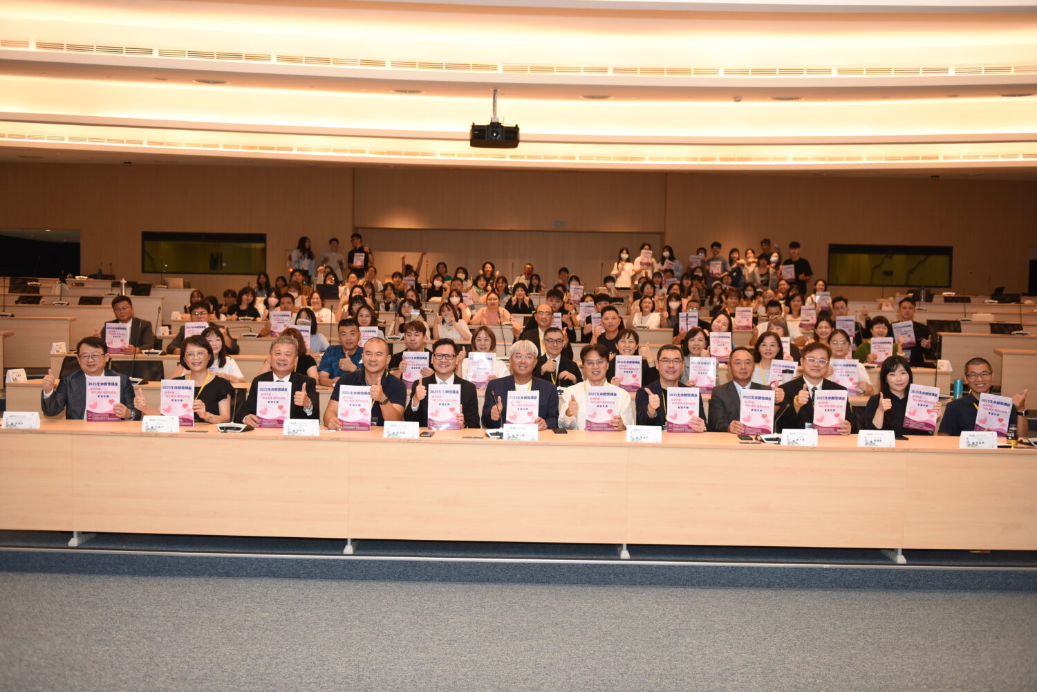 「2025生命關懷講座」現場貴賓雲集，吸引大批民眾參加。(圖／國北護生諮系)