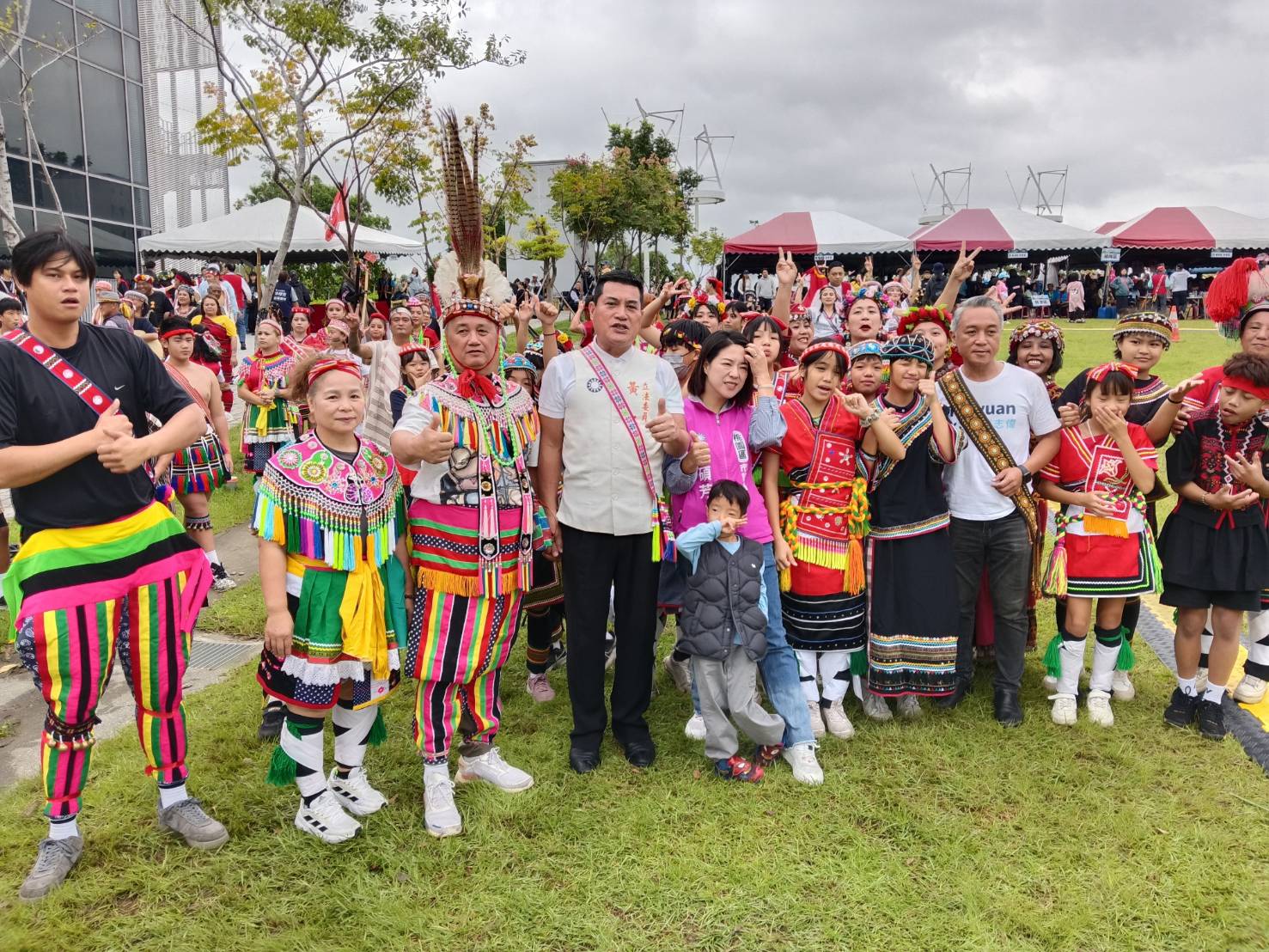 一掃連日天雨陰霾，桃園市原住民族ho hai yan聯合豐年節此次以「豐盛macislas」為核心主題，象徵原住民族文化的豐盈與團結，傳達情感、希望與共榮的精神。(圖／黃仁國會辦公室)