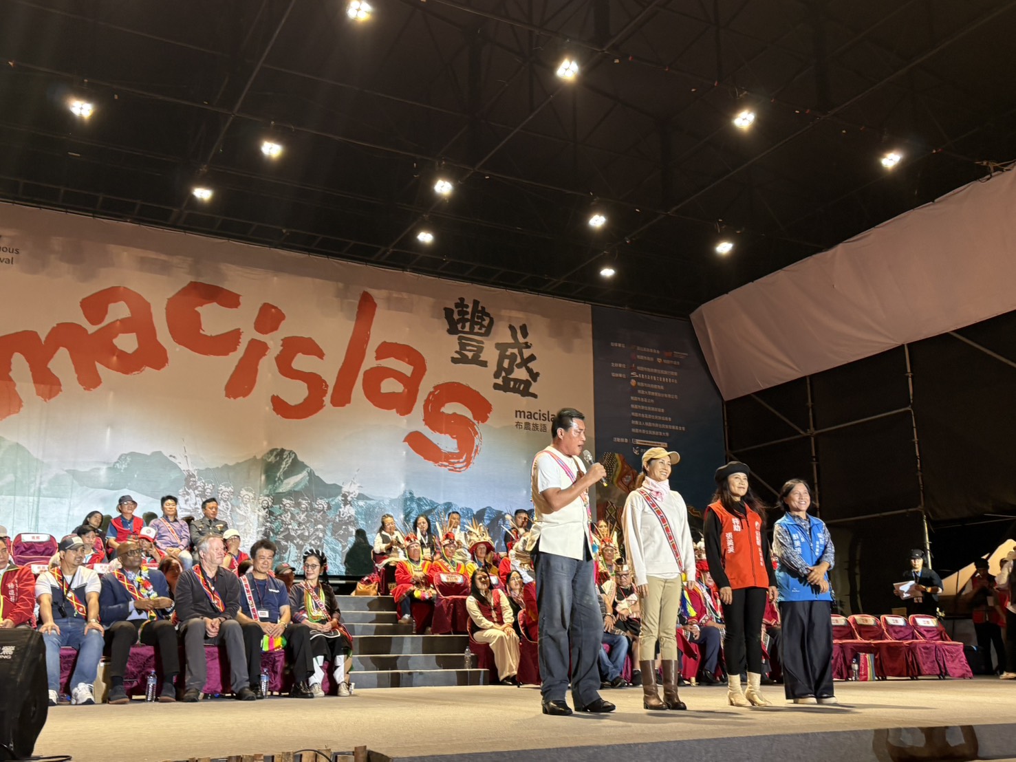 國民黨平地原住民立法委員黃仁(前左1)親自出席｢114年度桃園原住民族ho hai yan聯合豐年節｣開幕。(圖／黃仁國會辦公室)