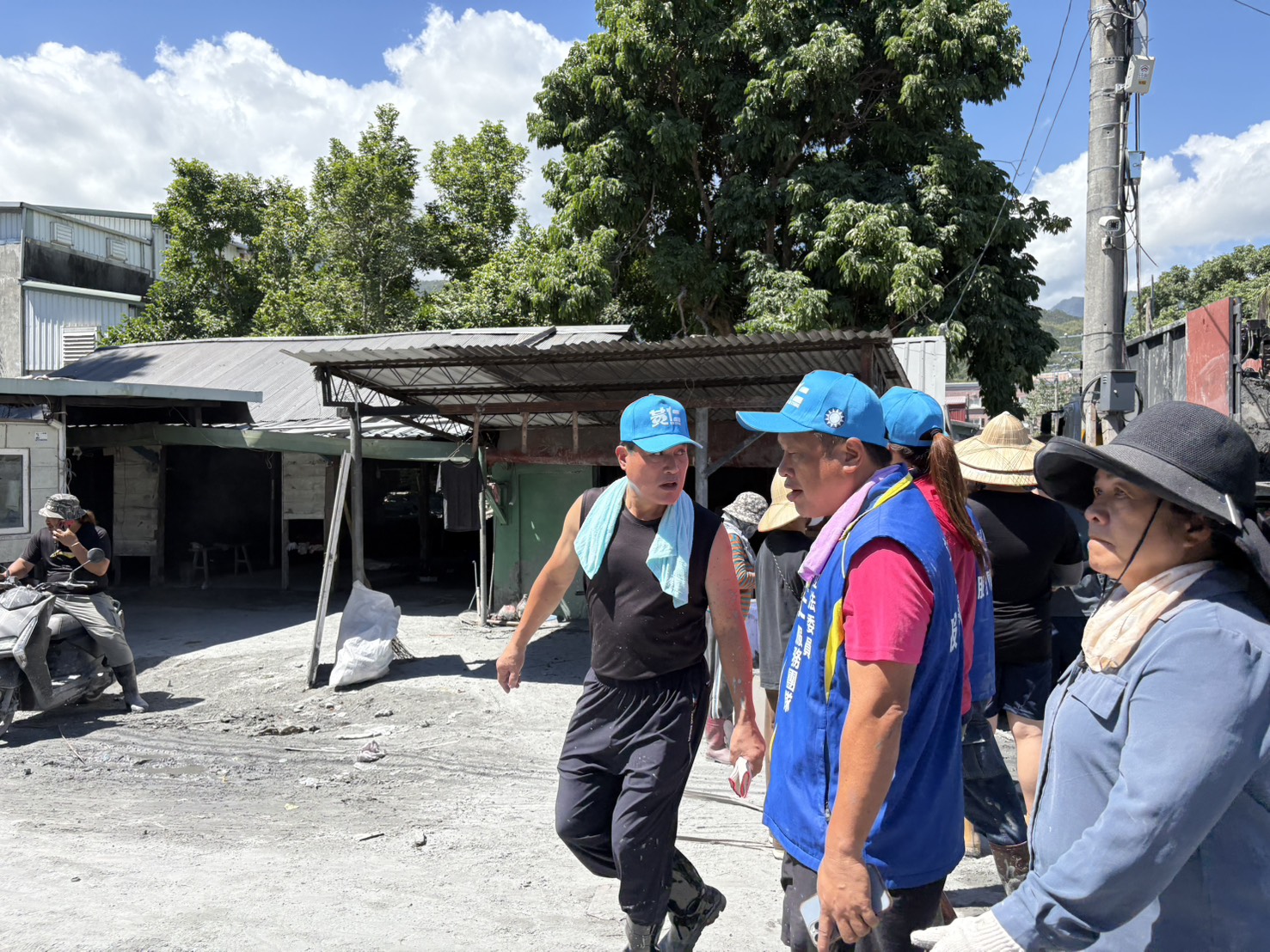 受災戶主對於黃仁及服務團隊不眠不休的投入，表達萬分感謝。(圖／黃仁國會辦公室)