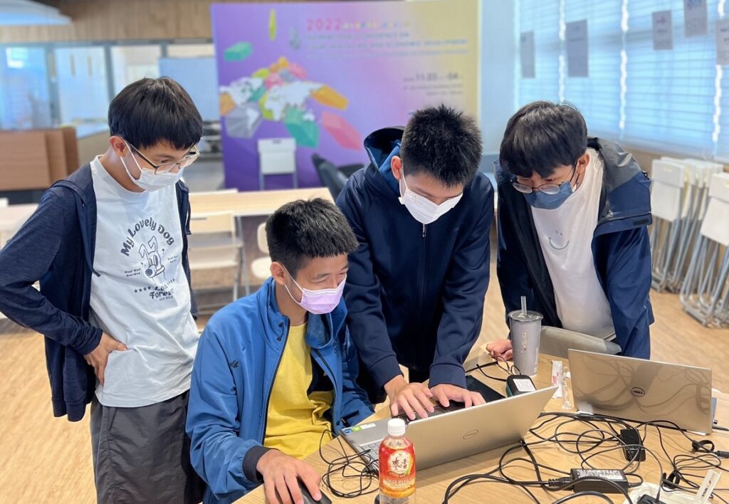 擔心 AI 搶飯碗？茹義學：跨域整合＋「三重溝通力」才是王牌