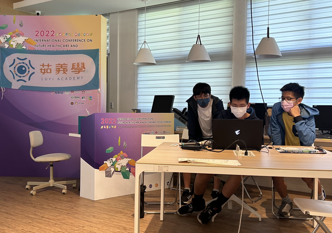 擔心 AI 搶飯碗?茹義學:跨域整合+「三重溝通力」才是王牌 擔心 AI 搶飯碗?茹義學:跨域整合+「三重溝通力」才是王牌