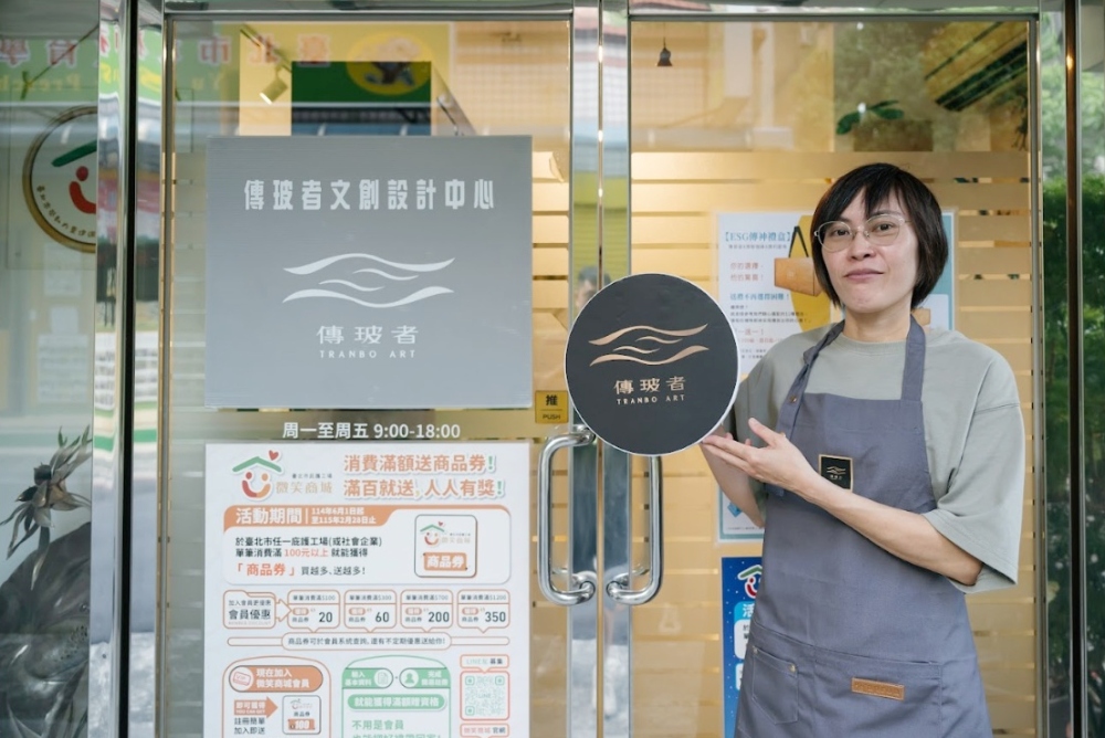 圖▲郁婷在傳玻者展現了絶對專業與自信。(圖/庇護工場提供)