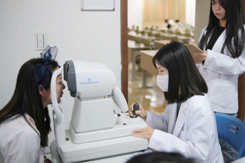 中山醫大國考亮眼 四位榜首暨心理師百分百通過 4 01 %E4%B8%AD%E5%B1%B1%E9%86%AB%E5%A4%A7%E8%87%A8%E5%BA%8A%E5%B0%8E%E5%90%91%E7%9A%84%E6%95%99%E5%AD%B8%E6%88%90%E6%9E%9C%EF%BC%8C%E5%8F%8D%E6%98%A0%E5%9C%A8%E6%AF%8F%E5%B9%B4%E5%9C%8B%E8%80%83%E7%9A%84%E5%84%AA%E7%95%B0%E8%A1%A8%E7%8F%BE%E4%B8%AD%E3%80%82%E5%8F%B3%E4%BA%8C%E7%82%BA%E9%A9%97%E5%85%89%E5%B8%AB%E6%A6%9C%E9%A6%96%E8%91%89%E7%BE%BF