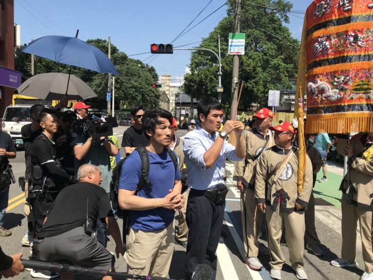 連炳發 楊一展鑽轎底「有媽祖保佑」雙雙封金鐘 越南粉絲募款賀影帝榮耀歸國