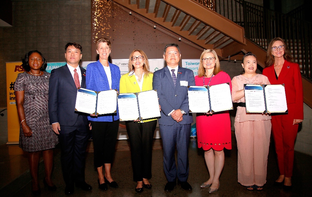 台美簽署智慧醫療合作意向 鳳凰城展示中心揭幕 啟動國際鏈結新篇章