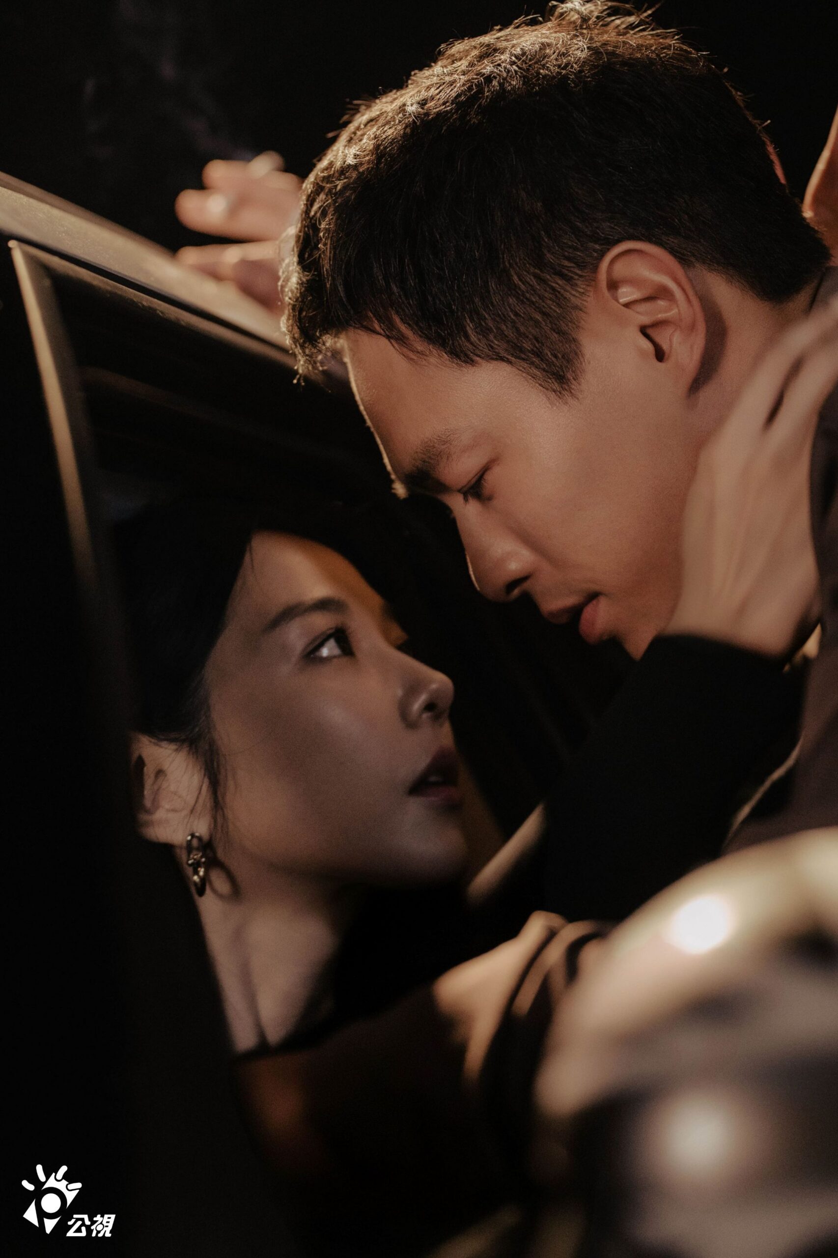 邵雨薇與楊祐寧激情車震 選在大馬路邊上演情感一發不可收拾 邵雨薇與楊祐寧激情車震 選在大馬路邊上演情感一發不可收拾