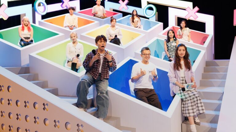 黃豪平(左)鄧惠文(右)賀主持的《少年願望事務所》入圍少年節目獎