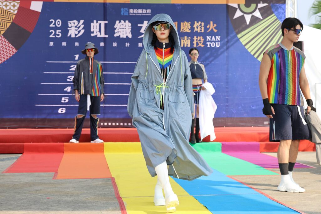 南投彩虹織女決賽華麗登場　許縣長領軍走秀展現原創時尚風潮