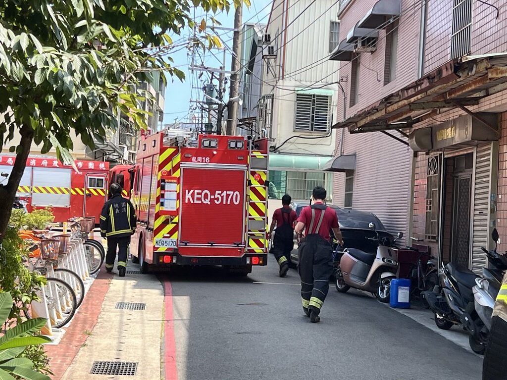 桃園平鎮區廚房煙霧驚報警 消防暖心提醒:煮菜別離人平安最安心 桃園平鎮區廚房煙霧驚報警 消防暖心提醒:煮菜別離人平安最安心