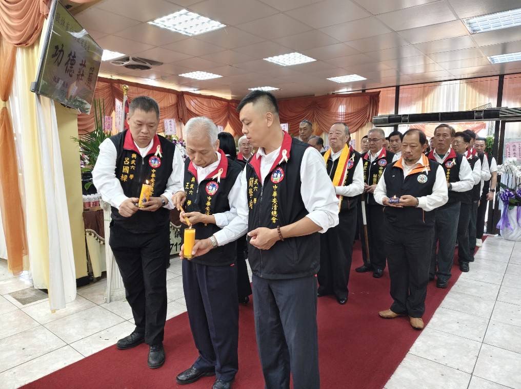 安清弟子們感念崔將軍為引路的明燈。（記者 趙靜姸翻攝）
