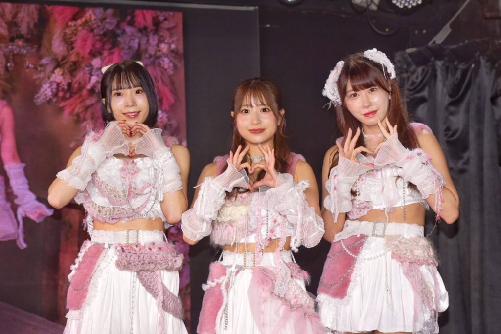 日本新生代偶像團體 SORRY.IDOL 街頭零距離親自發放宣傳海報