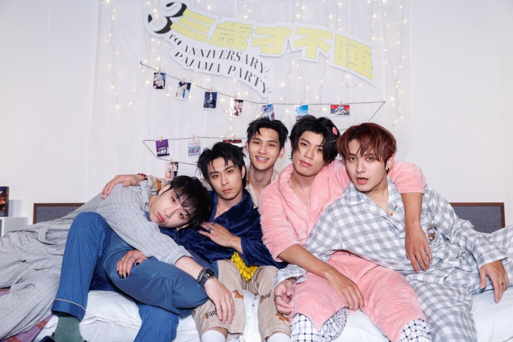 10/12 救火隊不睡！FEniX 三週年睡衣派對熱鬧到不行，hidol 未來功能緊接曝光！