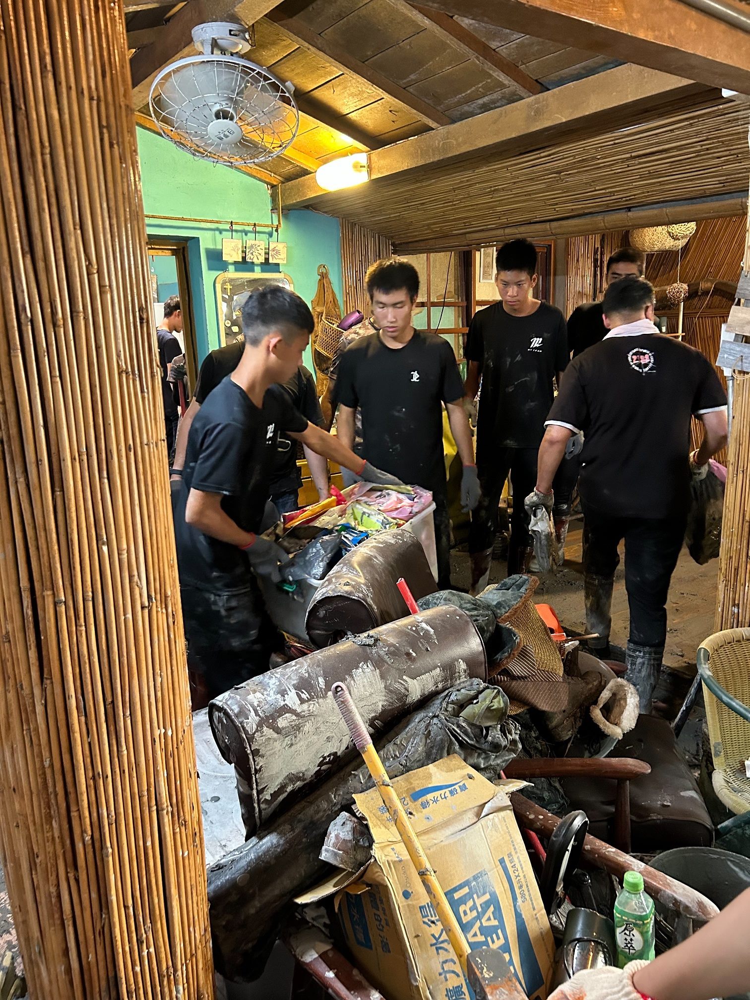 暖心！復興高中足球小將　自費馳援花蓮助災民清家園 | 索引新聞 INDEX News