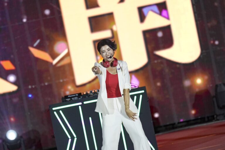 國慶焰火在南投登場　逾4萬發焰火璀璨點亮夜空