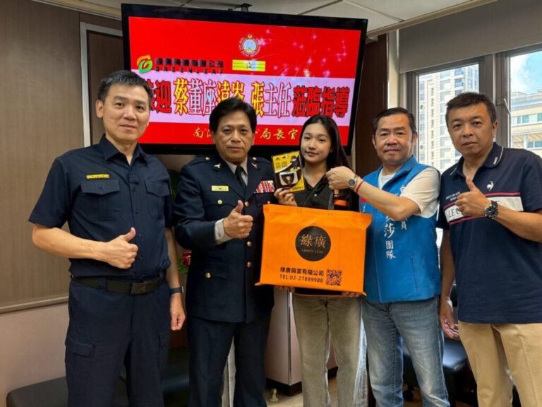 綠廣興業捐贈警用帽沿燈　闕枚莎感謝企業支持警察執勤安全