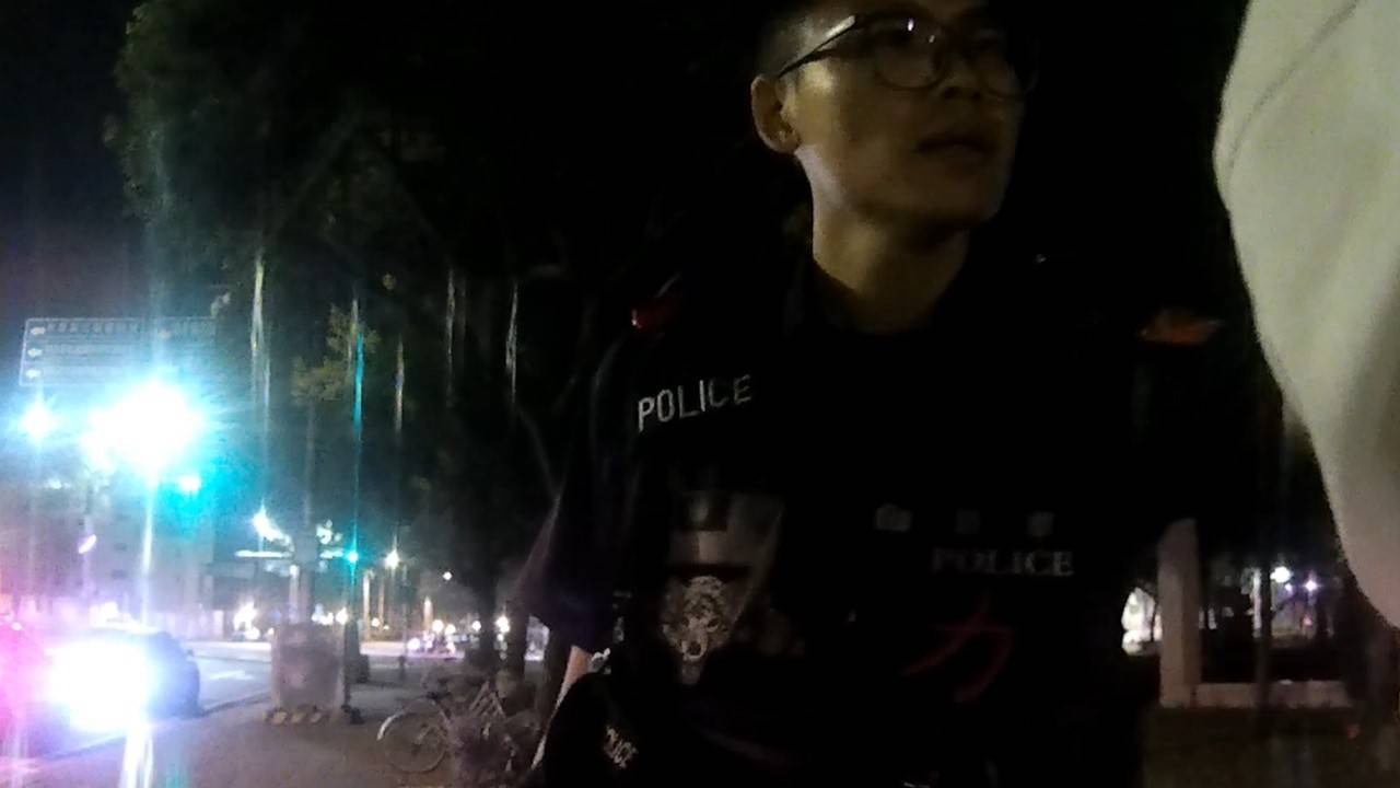 陳姓失聯移工酒駕遭盤查，竟心虛逃跑至青溪公園，仍遭警方攔截圍捕。（記者翻攝）