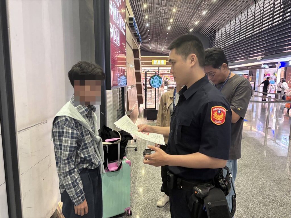 就地正法!泰籍女車手詐騙7萬元低調潛逃 登機前一刻遭員警逮捕 就地正法!泰籍女車手詐騙7萬元低調潛逃 登機前一刻遭員警逮捕