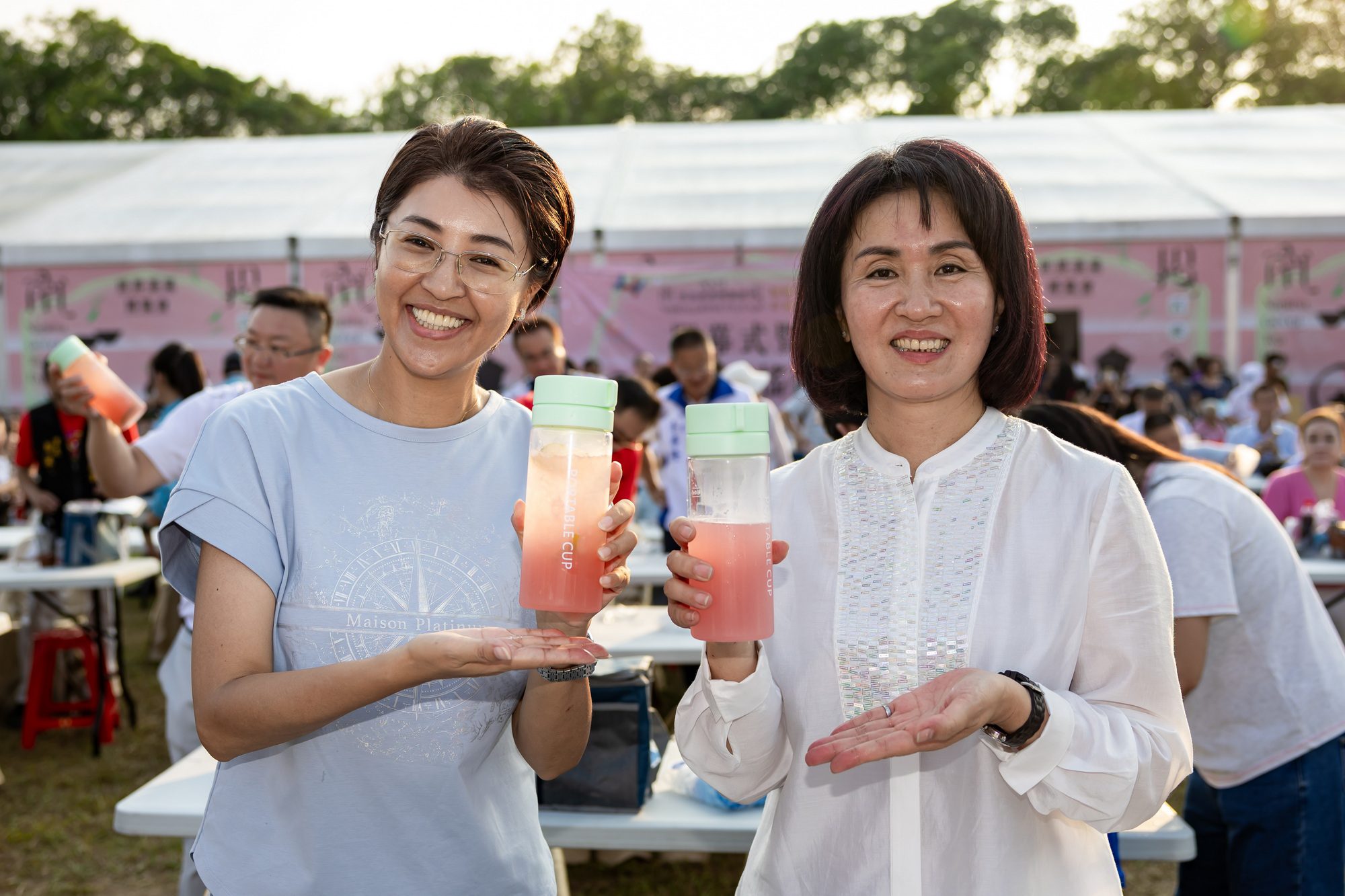 千人齊搖！2025南投茶博閉幕　手搖飲活動「搖出好味道」嗨翻全場 | 索引新聞 INDEX News