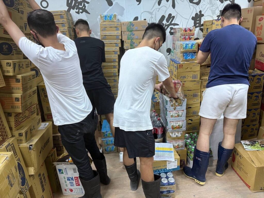 台灣人齊心暖聚！開心水族創辦人許逸辰率團隊行善人間