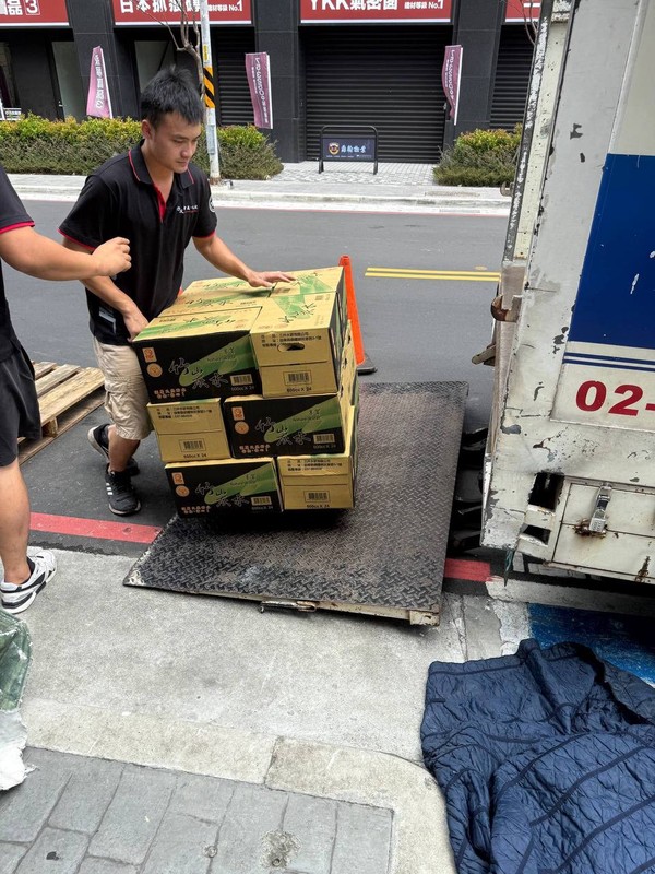 台灣人齊心暖聚！開心水族創辦人許逸辰率團隊行善人間 | 索引新聞 INDEX News
