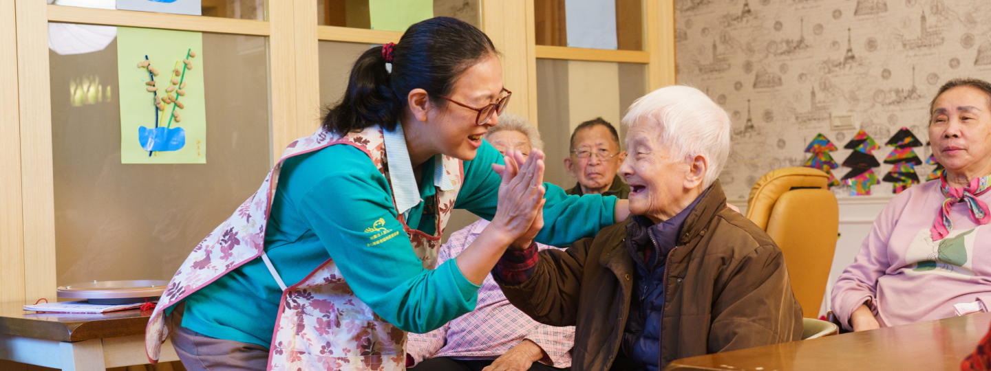 是誰要為「在地老化」買單？ 長照2.0溫馨假象與財政黑洞