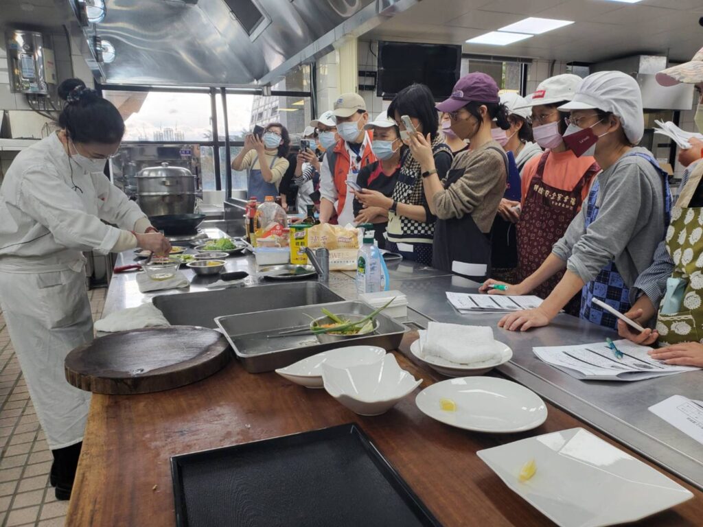 職能課程助您加值人生 北市推蔬食料理與照服員培訓 職能課程助您加值人生 北市推蔬食料理與照服員培訓